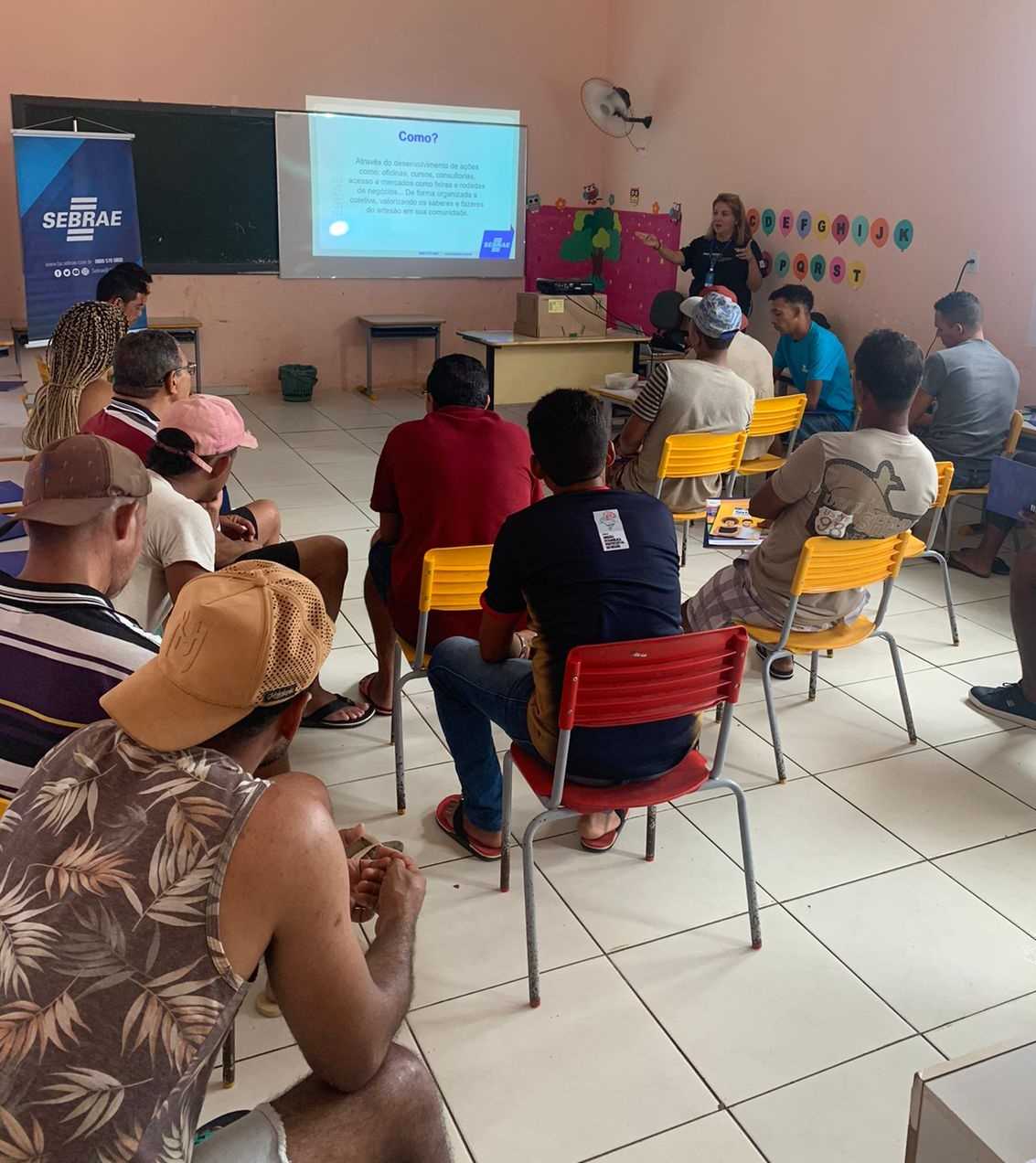 Camacã: Prefeitura e SEBRAE promoveram palestras para artesãos e empreendedores 
